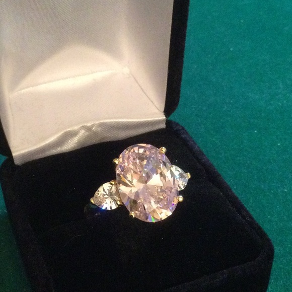 Dazzling Knockout Large Pink Ice Ring - Picture 12 of 12